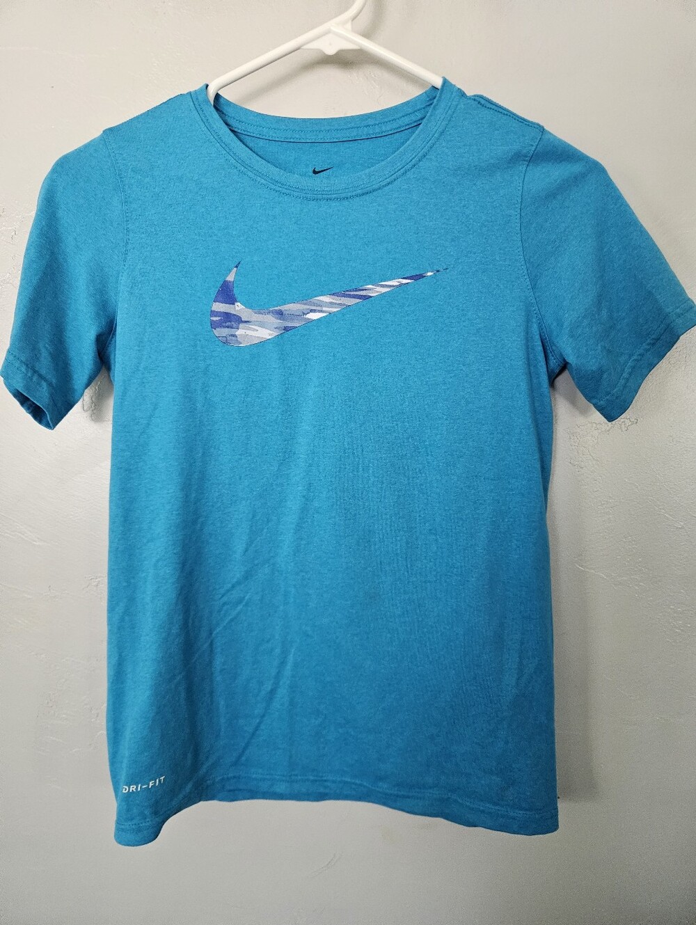 Nike Kids Boys Medium Short Sleeve Tee in Turquoise with Patterned Swoosh